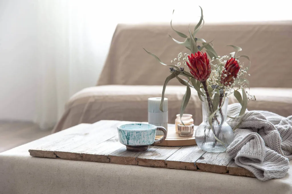Cup Candles Vase With Protea Flowers Knitted Element Room Blurred Background 2 2 1024x682 Cup Candles Vase With Protea Flowers Knitted Element Room Blurred Background 2 2 1024x682